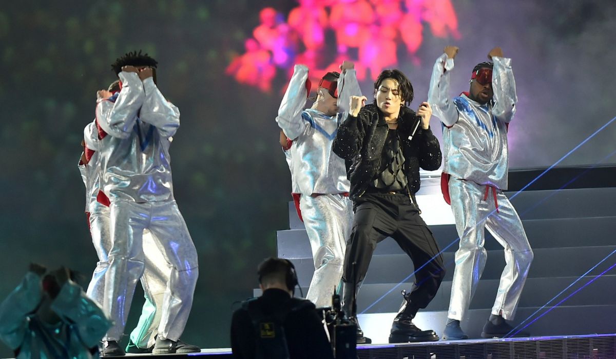 Jungkook Performs Dreamers at the FIFA World Cup 2022